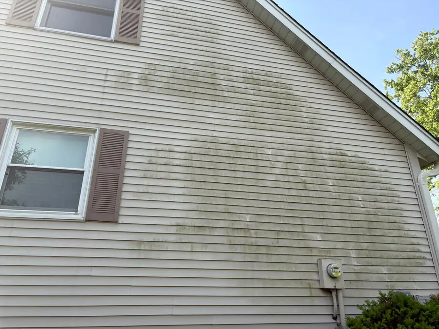 House washing · vinyl siding — before, St. Louis · 63109